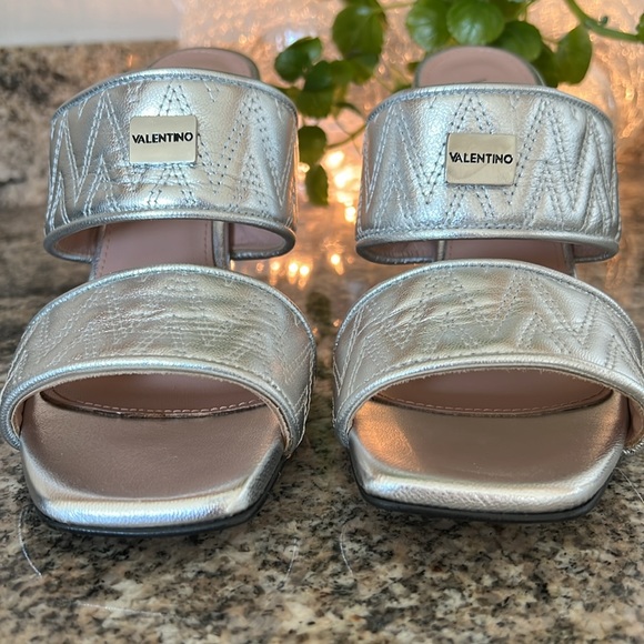 Valentino Jackie Silver Metallic Leather Sandals - Picture 9 of 10